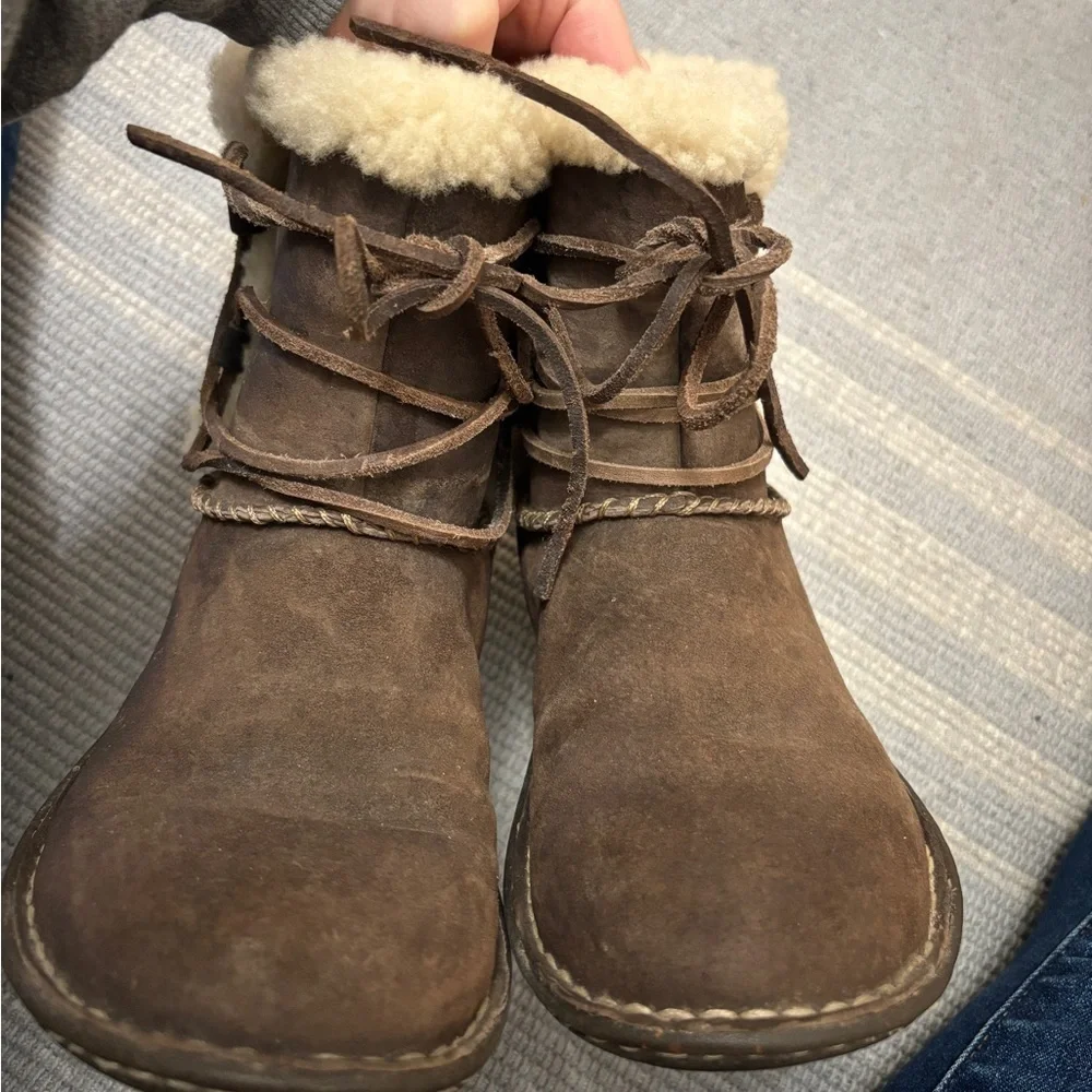 Ugg Caspia Shearling-Lined lace up Boots size 7